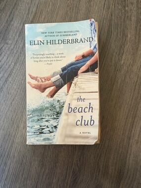 Elin Hilderbrand "The Beach Club" Paperback Novel - Blue & Cream Cover